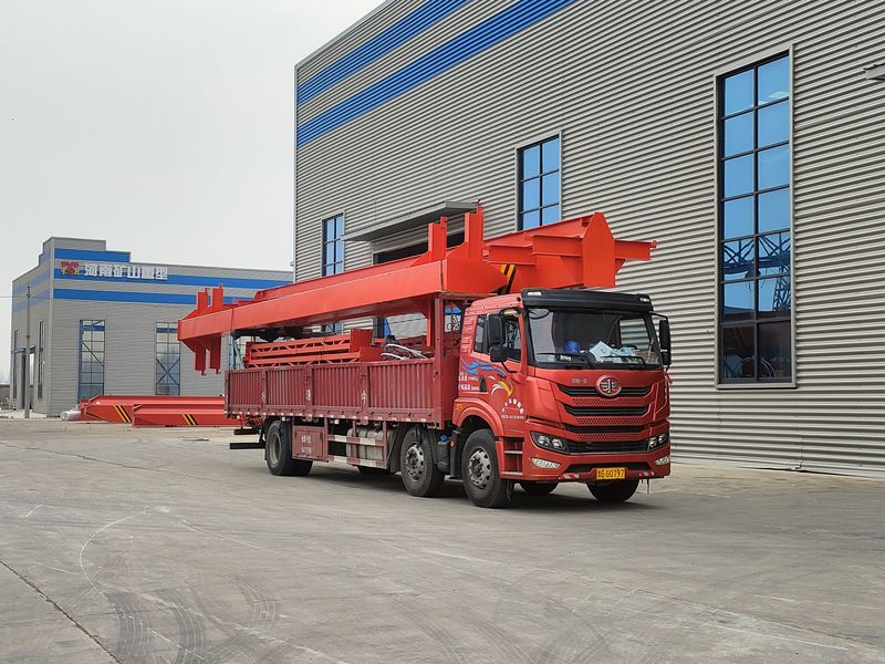 2臺(tái)電動(dòng)葫蘆門(mén)式起重機(jī) MHxh10t—13m 發(fā)往河南焦作交付客戶(hù)使用。