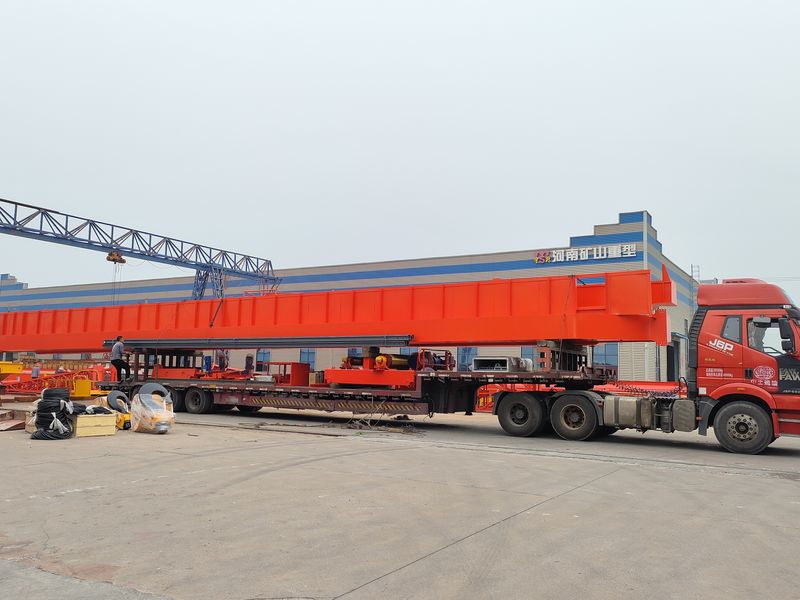 通用橋式起重機(jī) QDXX32/5t—27.7m 制作完成，發(fā)往陜西省銅川市交付客戶(hù)使用。