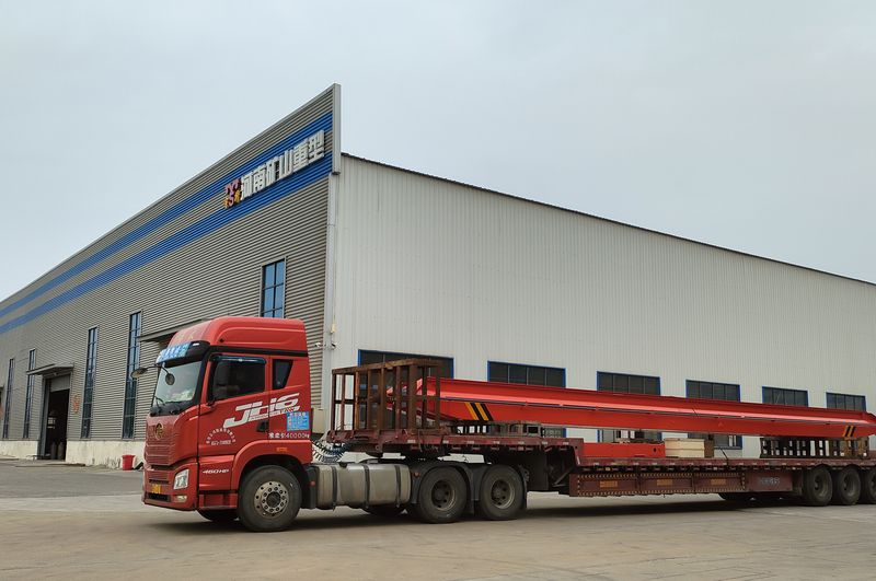 電動(dòng)單梁起重機(jī)3臺(tái) LD5t—16.8m LD3t—16.5m /2臺(tái) 制作完成，發(fā)往江西南昌交付客戶使用。